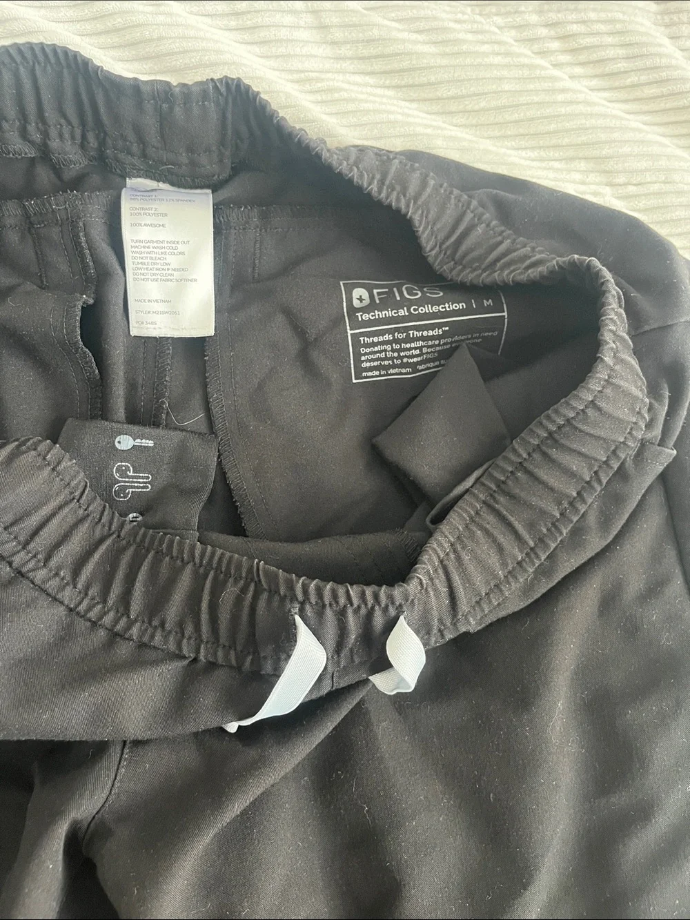 Figs Men's Black Jogger Scrub Set - Top & Sweatpants